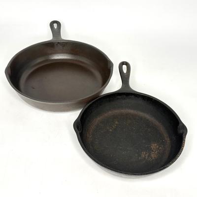 Set of 2 Cast Iron Pans - Lodge