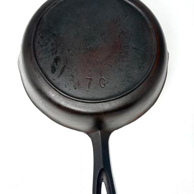 Set of 2 Cast Iron Pans - Lodge