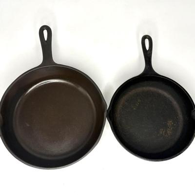 Set of 2 Cast Iron Pans - Lodge