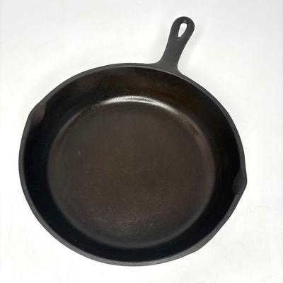Set of 2 Cast Iron Pans - Lodge