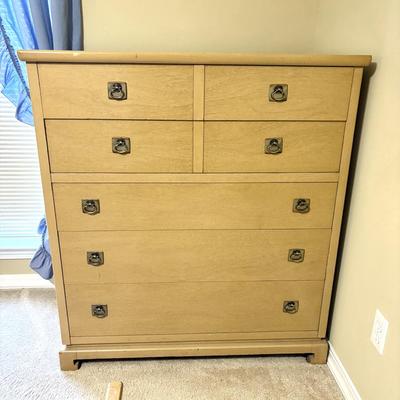 Beautiful Vintage Light Wood 5-Drawer Dresser