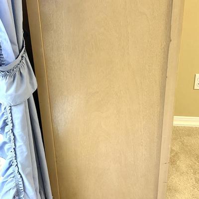 Beautiful Vintage Light Wood 5-Drawer Dresser