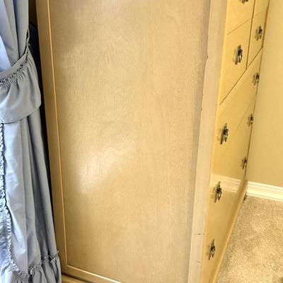 Beautiful Vintage Light Wood 5-Drawer Dresser