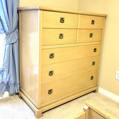 Beautiful Vintage Light Wood 5-Drawer Dresser