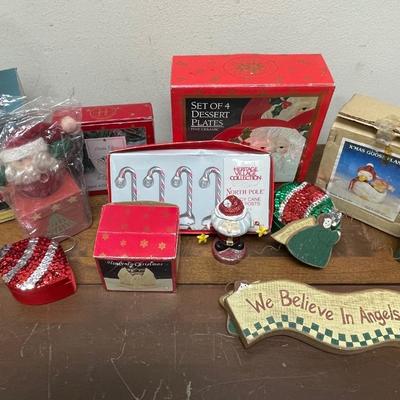 Misc Christmas Decor Lot