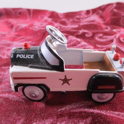 Metal Golden Wheel Die Cast Police Pedal Car