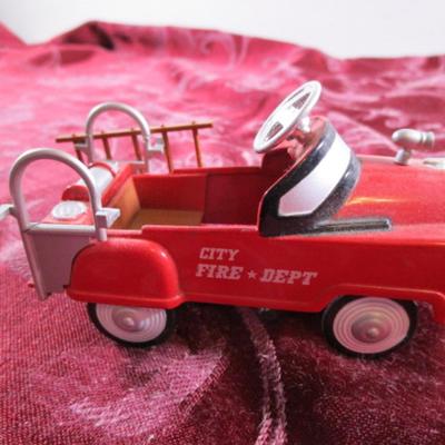 Metal Golden Wheel Die Cast Fire Truck Pedal Car