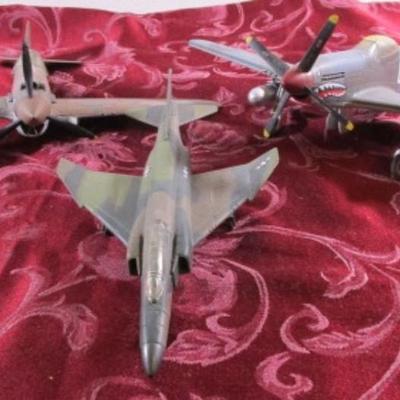 Mustang P-51D plane, F-4 Phantom II, P40B Warhawk Flying Tiger