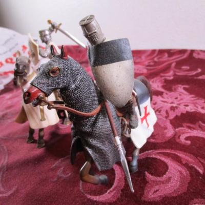 2 Midieval Knights on Horses