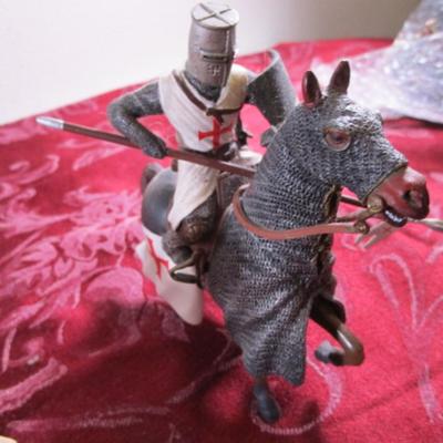2 Midieval Knights on Horses