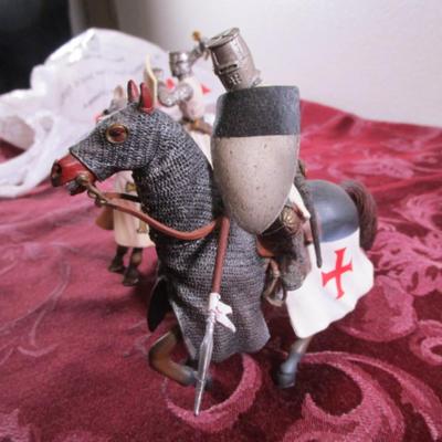 2 Midieval Knights on Horses