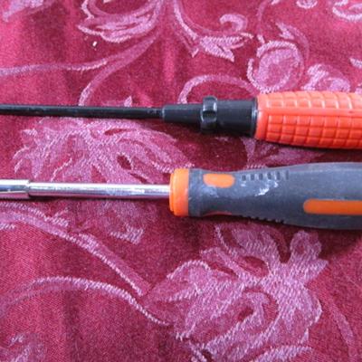 3 screw drivers, 2 sets screwdriver bits, 1 push drill