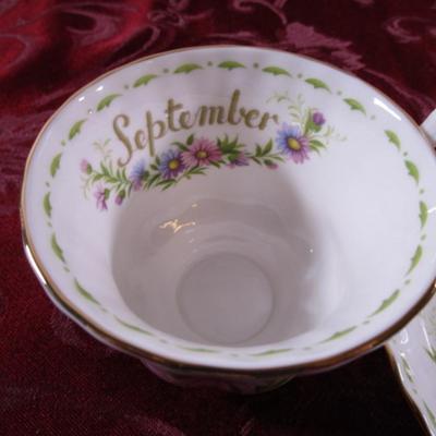 Vintage Royal Albert bone china teacup & saucer