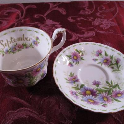 Vintage Royal Albert bone china teacup & saucer