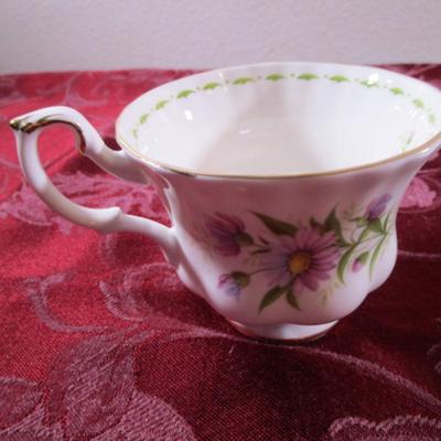 Vintage Royal Albert bone china teacup & saucer