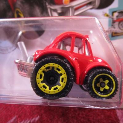 2 Hot Wheels cars