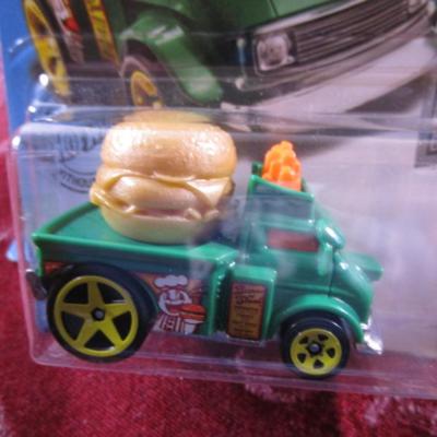 2 Hot Wheels cars