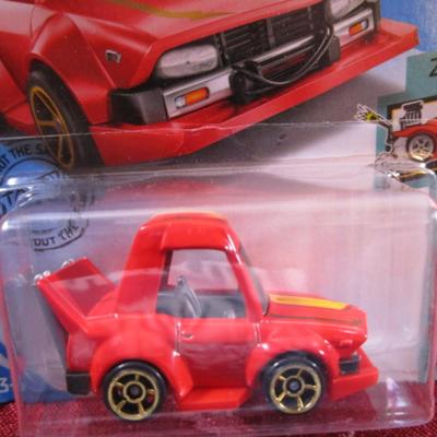 2 Hot Wheels cars