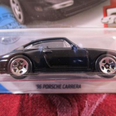 2 Hot Wheels cars