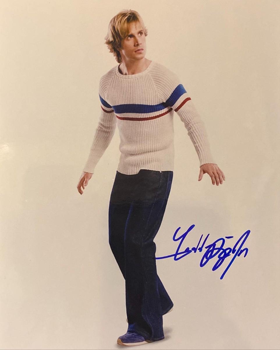 Freddie Prinze Jr. signed movie photo | EstateSales.org