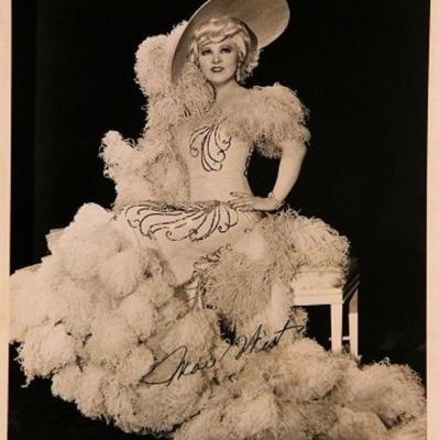 Mae West signed portrait photo 