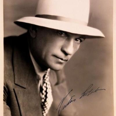 Victor McLaglen signed portrait photo 