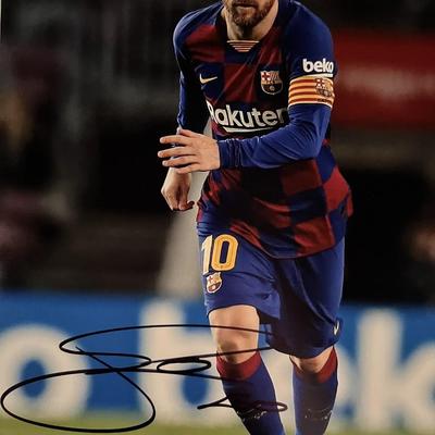 Lionel Messi signed photo
