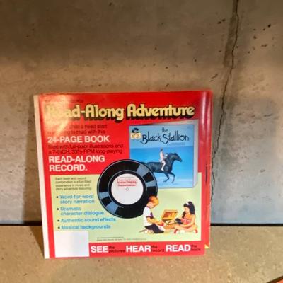 45 RECORD READ ALONG BOOKS AND DISNEYLAND DUMBO RECORD
