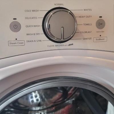 Whirlpool washer and riser Model WFW92HEFW0