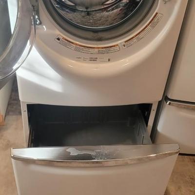 Whirlpool washer and riser Model WFW92HEFW0