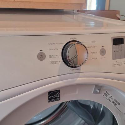 Whirlpool dryer & riser. Mod WED92HEFW1