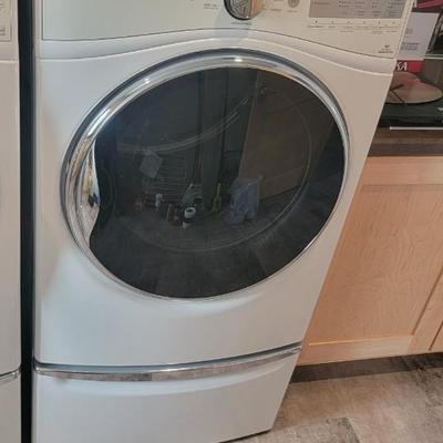 Whirlpool dryer & riser. Mod WED92HEFW1