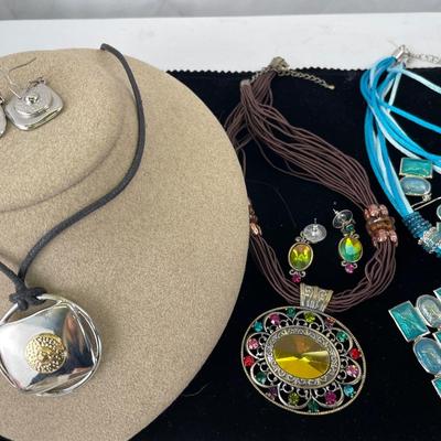 Necklace and earring sets