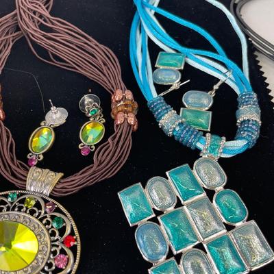 Necklace and earring sets
