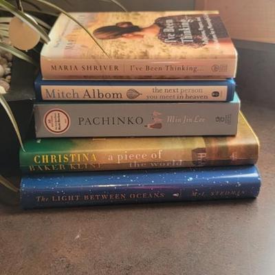 Table decor plus books