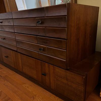 Vintage 9 Drawer Dresser w. Mirror - Early 70's w. MCM Brutalist Style