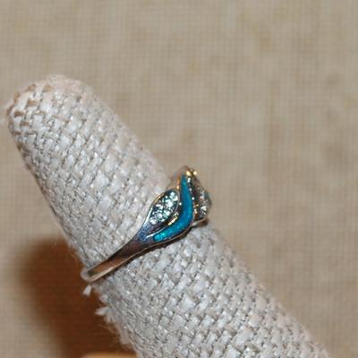 Size 6¾ Aquamarine Swirl Waves Inlays Ring & Clear Accent Stones on a Silver Tone Band (3.2g)