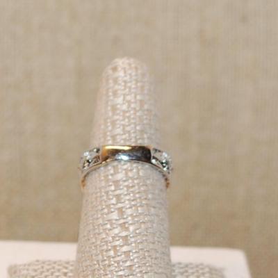 Size 7 RED HEART Main Stone Ring with 2 Round Red Stone Accents on a Solid Silver Tone Band (6.1g)