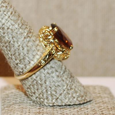 Size 8½ Large Mocha Brown Oval Center Stone Ring on a Nest Setting and Gold Tone Band (4.0g)
