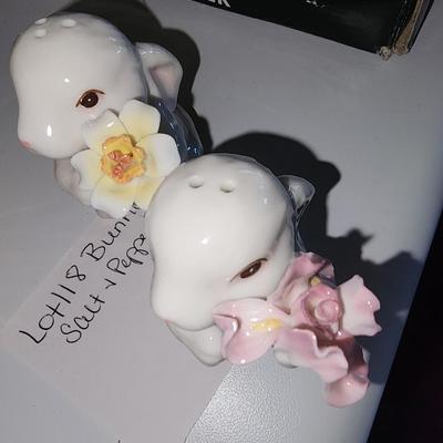 Bunny salt and pepper set
