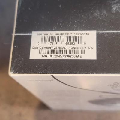NIB Bose QC 25 Acoustic Noise Cancelling