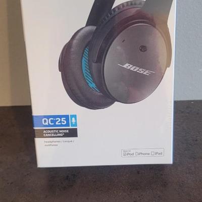 NIB Bose QC 25 Acoustic Noise Cancelling