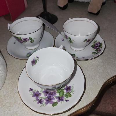 Set of 3 saucer and tea cups with purple flowersle
