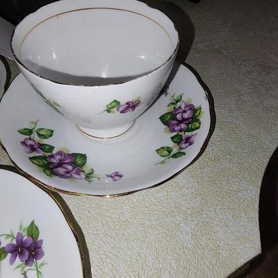 Set of 3 saucer and tea cups with purple flowersle