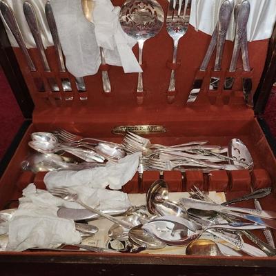 Silver plated silverware set