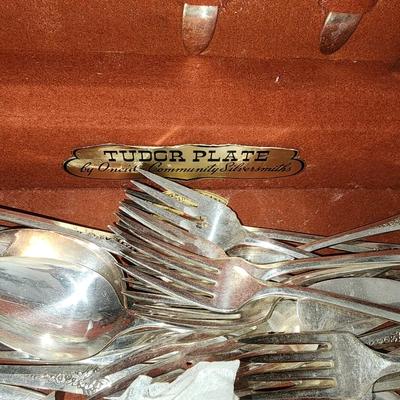 Silver plated silverware set