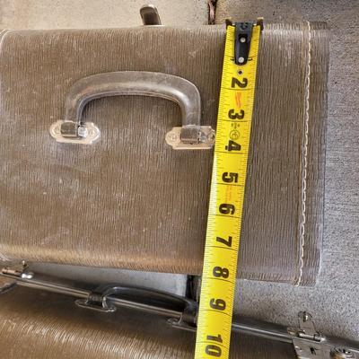 Papa bear, mama bear and baby bear vintage luggage set