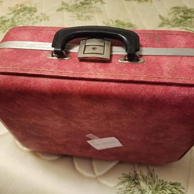 Kids.vintage Pink suitcase