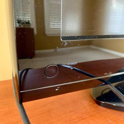 LOT 6 L: Toshiba TV Model #32DT2U