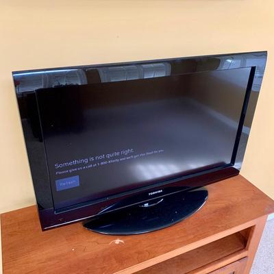 LOT 6 L: Toshiba TV Model #32DT2U
